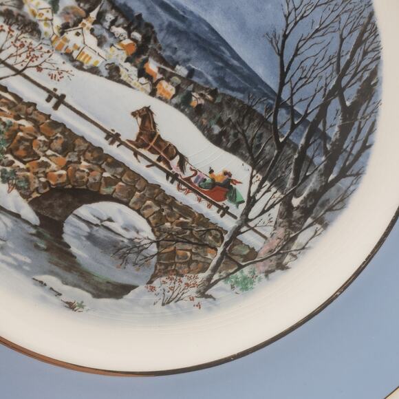 Avon 1979 Gold Dashing Through The Snow Christmas Holiday Plate Enoch Wedgwood - Picture 6 of 8
